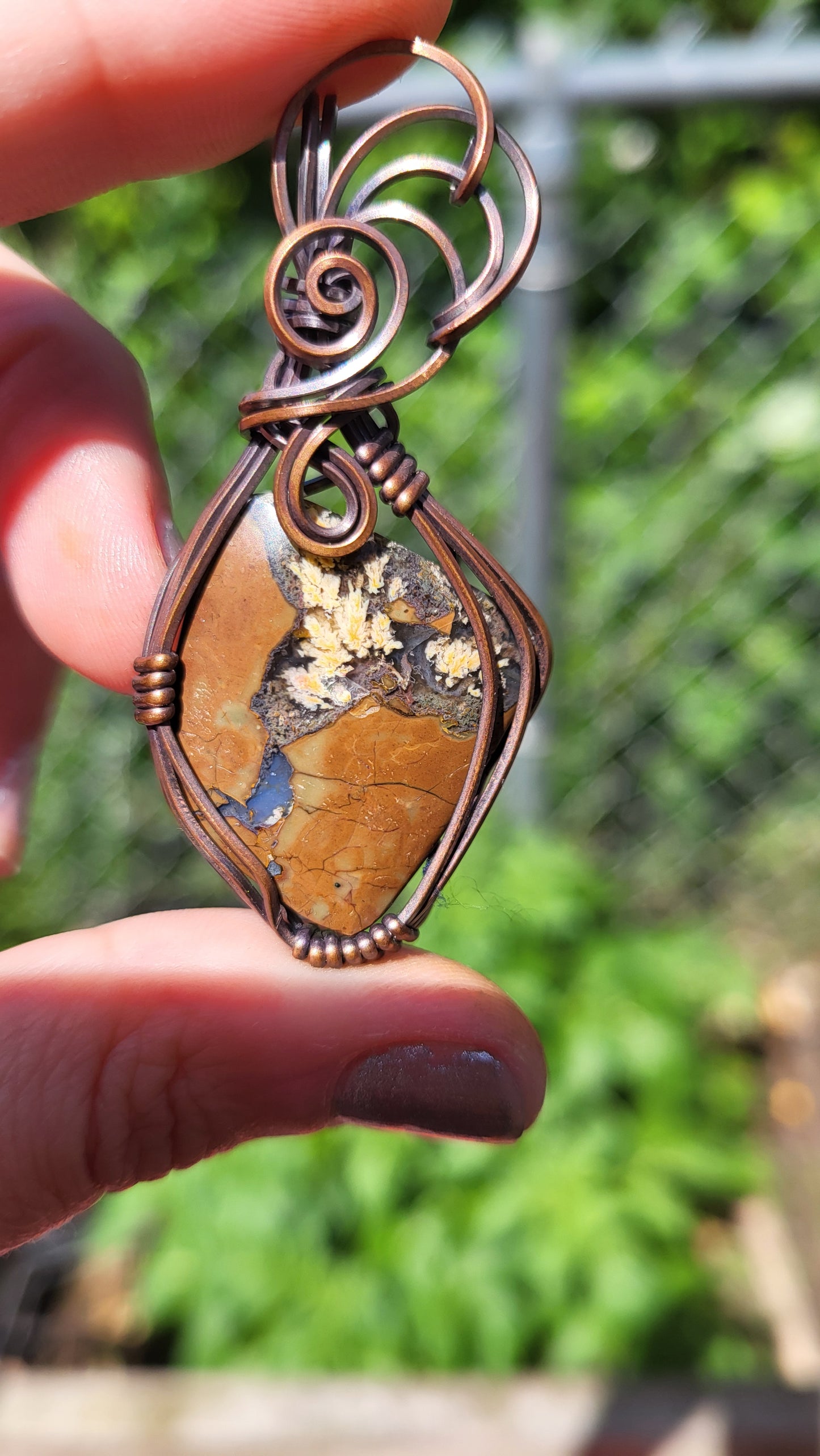 Thunderegg Agate Pendant