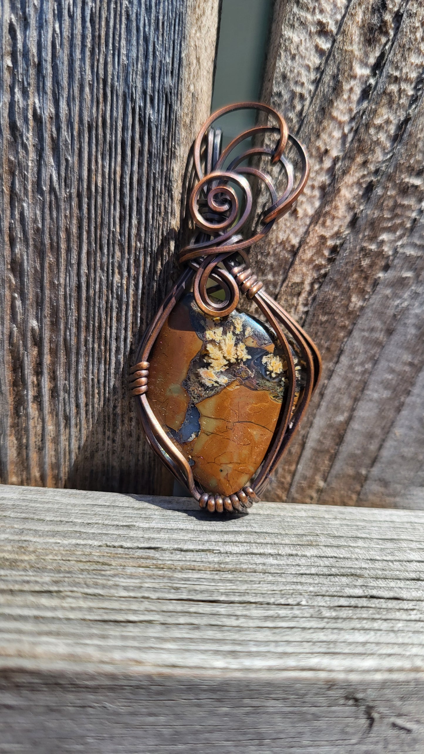 Thunderegg Agate Pendant