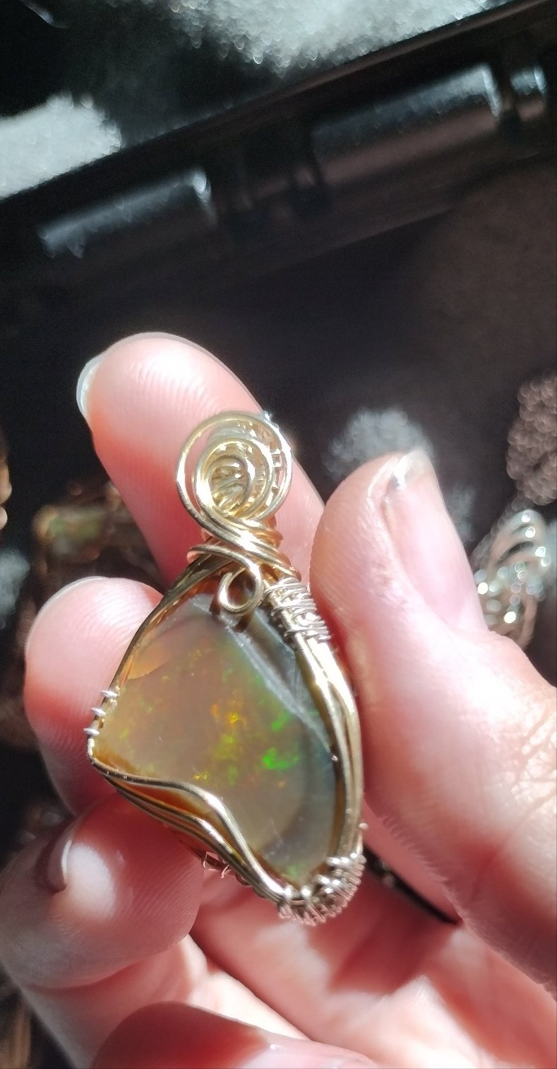 17.95 CT 14k Gold Fill Ethiopian Welo Opal Gemstone Pendant Necklace